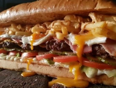 Δεν κλείνει με τίποτα: Αυτό είναι το σάντουιτς που πρέπει να φας έστω μια φορά στη ζωή σου